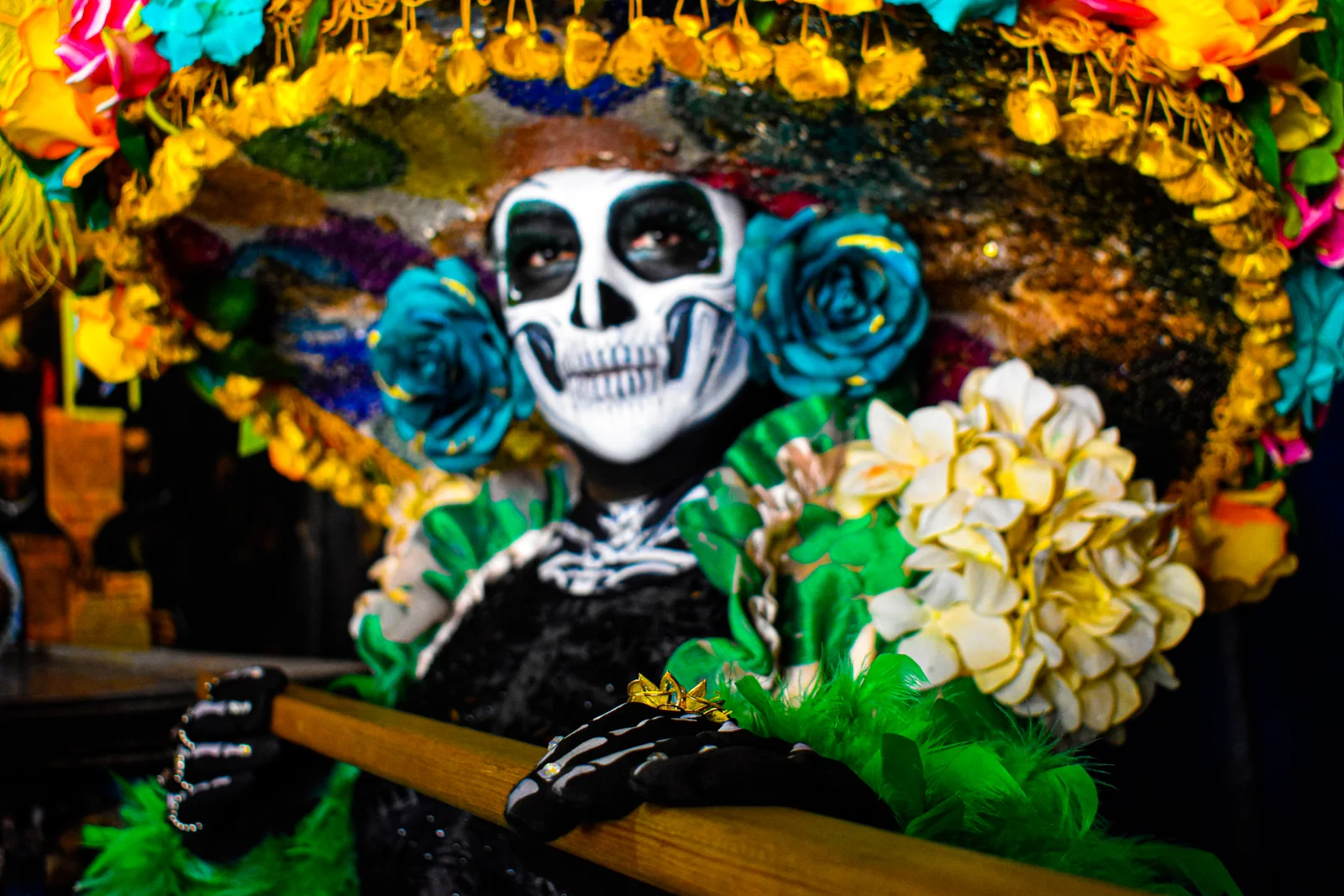 Flor de cempasúchil y luz de veladoras — Día de Muertos · 2024