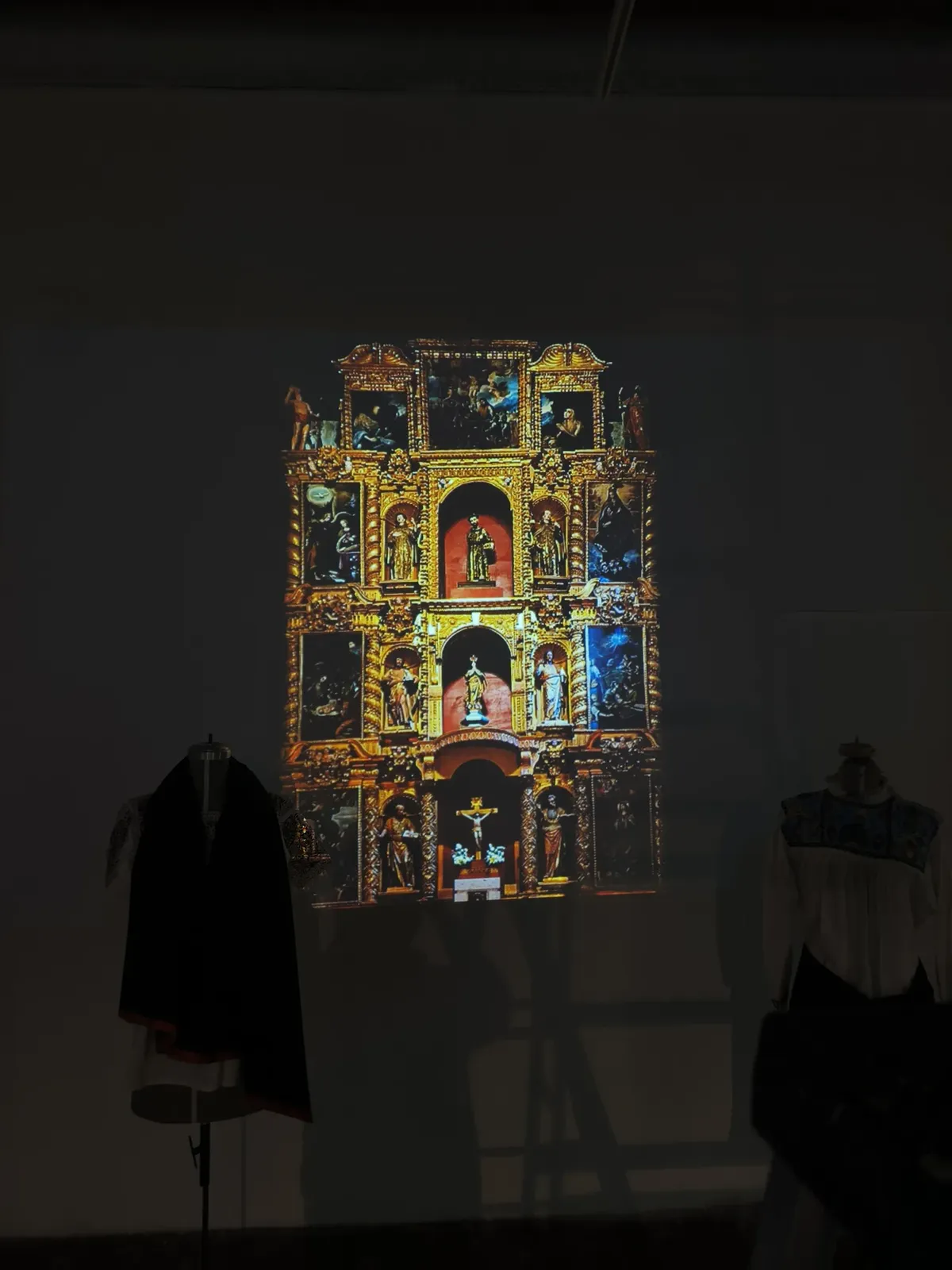 Exposición textil — 3 de 3. Video mapping de José Alejandro Armenta en Tlaxcala.